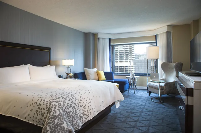 Room, King Bed, River View, Renaissance Chicago Downtown 1/2