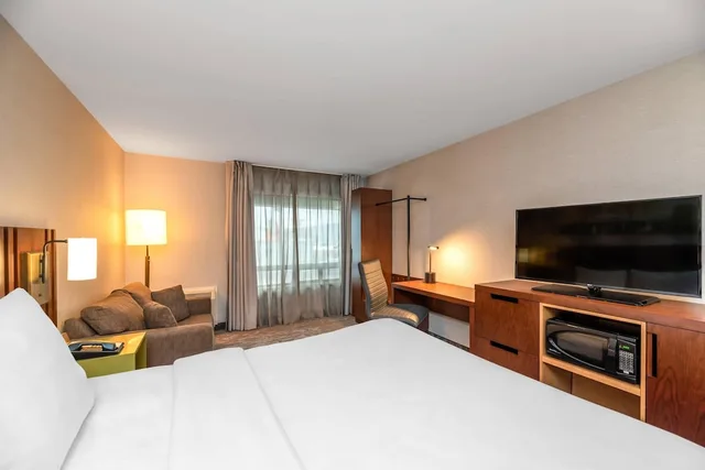 غرفة بسرير كينج مع أريكة، Comfort Inn South Shore 3/10
