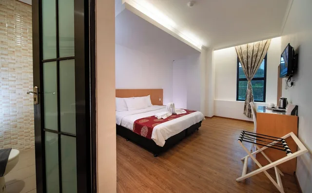 Executive, King Bed, 1 Million Hotel 2/6