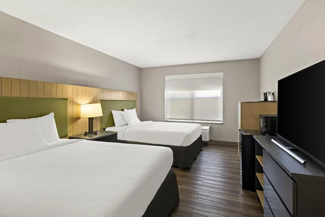 جناح بسريرين كوين مع أريكة، Country Inn and Suites By Radisson Hinesville GA 4/6