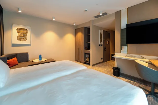 Standard, Twin Beds, Lateral Side Lake View, Lateral Lake View, Balcony، Crowne Plaza Constanta Mamaia Beach 2/5
