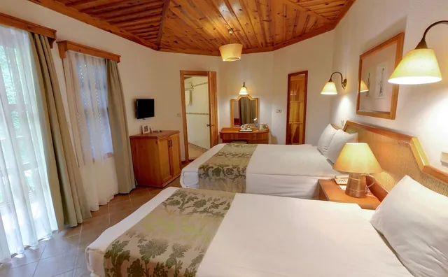 غرفة قياسية بسرير كوين، Montana Pine Resort Hotel and SPA 4/8
