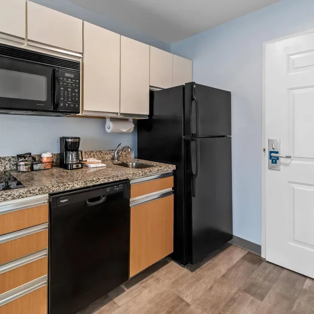 غرفة قياسية بسرير كينج وسرير كوين، MainStay Suites Cincinnati Blue Ash 4/4