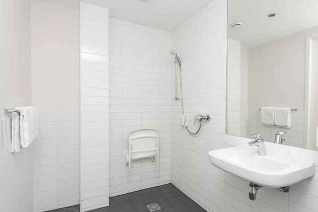 غرفة عائلية ثلاثية بسرير مزدوج لذوي الإعاقة، easyHotel Amsterdam City Centre 10/10