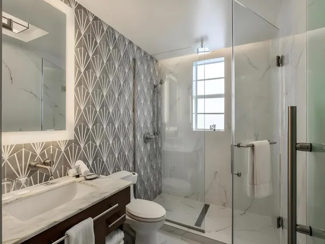 Sunrise, Penthouse, Sofa، Hotel Breakwater South Beach 3/3