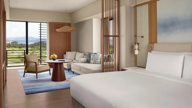 Premier, King Bed, The Ritz Carlton Okinawa 2/4