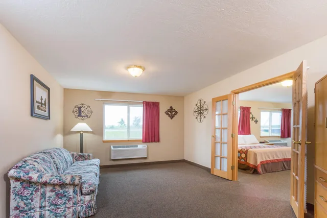 جناح تنفيذي بسرير كينج، Super 8 by Wyndham Gallipolis Pt Pleasant Area 1/1