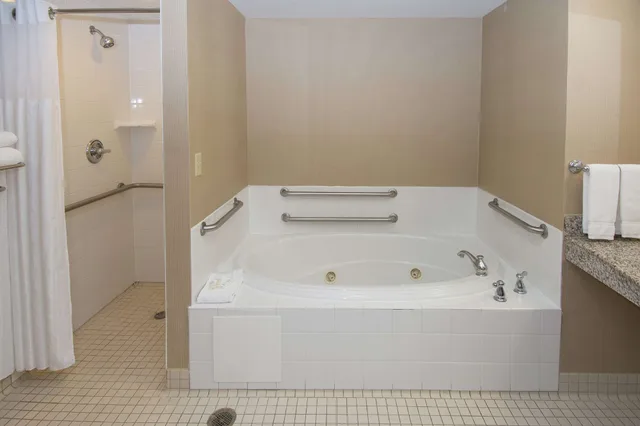 جناح بسرير كينج لذوي الإعاقة، Hilton Garden Inn Lexington Georgetown, KY 6/6