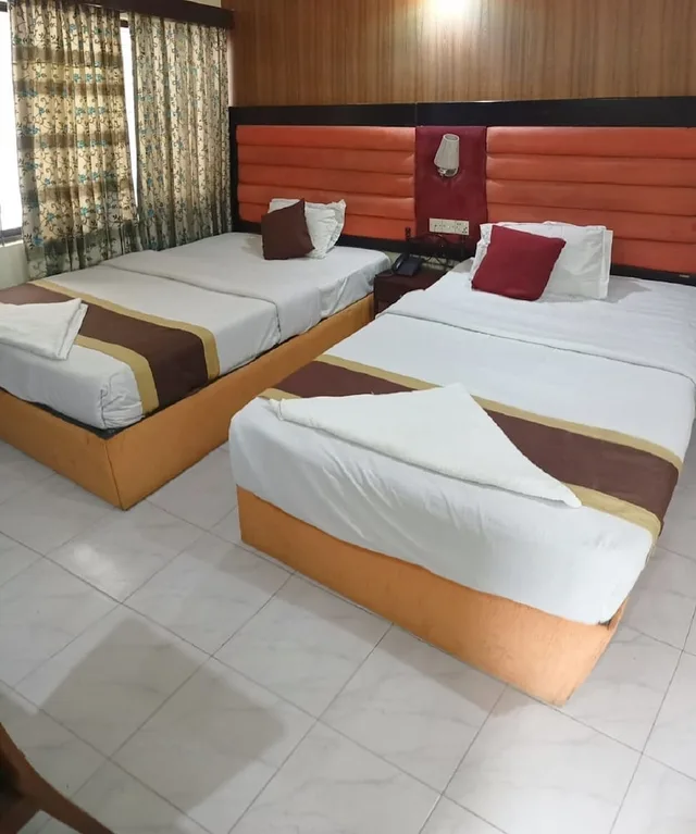 غرفة ديلوكس ثلاثية بسرير مزدوج بحمام خاص، Skylink Ltd Hotel 2/5