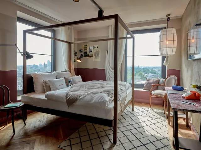 Sky, Gigantic, Double Bed, Sofa، 25Hours Hotel Das Tour 1/2