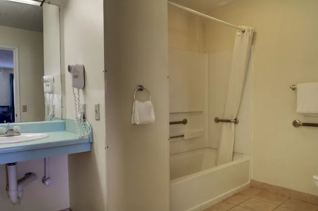 غرفة قياسية بسرير كينج للمدخنين، Key West Inn Cookeville 5/5