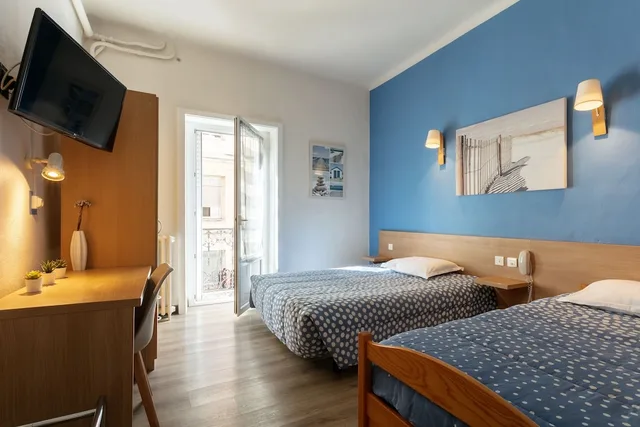 غرفة سوبيريور ثلاثية بسرير مزدوج وسرير فردي، HOTEL COLISEE VERDUN 2/3