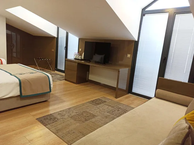 غرفة رباعية بشرفة، PEYK HOTEL 2/3