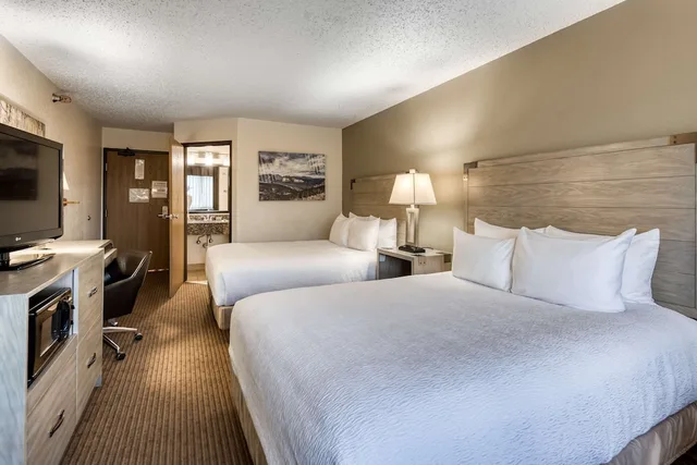 Standard, 2 Queen Beds, Accessible, Best Western Alpenglo Lodge 1/10