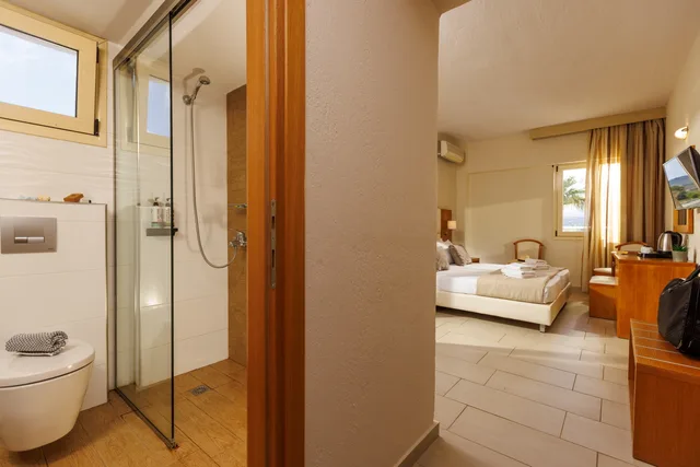 غرفة بسرير مزدوج أو سريرين منفصلين بإطلالة على الحديقة، Malia Bay Beach Hotel And Bungalows 5/9
