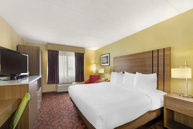 غرفة قياسية بسرير كينج لذوي الإعاقة، Best Western Rochester Marketplace Inn 2/4