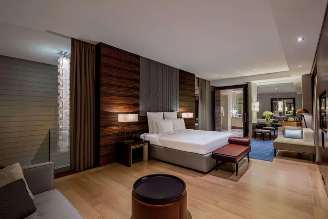 Standard, King Bed, Hilton Kuala Lumpur 1/2