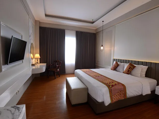 غرفة ديلوكس بسرير كينج، The Rich Jogja Hotel 1/7