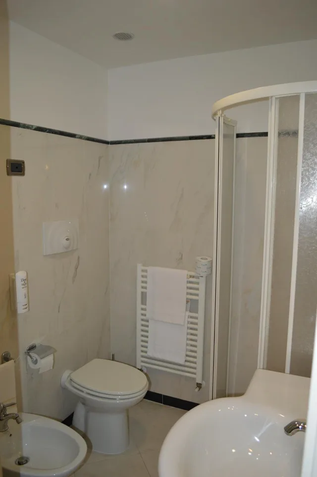غرفة مفردة، Canadian Hotel 3/5