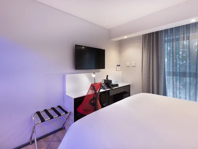 غرفة ديلوكس بسرير كوين، ANEW Hotel Green Point Cape Town 2/5