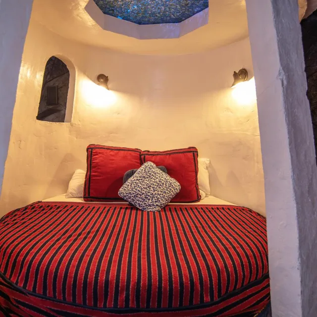 Lighthouse، Anniversary Inn - 5th South 2/2