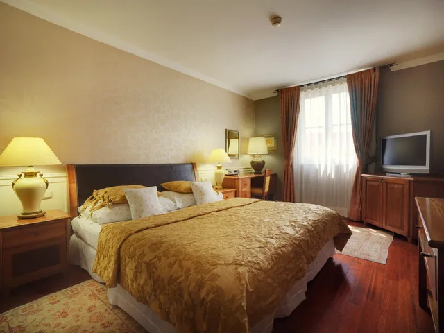غرفة كلاسيكية بسرير مزدوج، Marrol S Hotel 3/6
