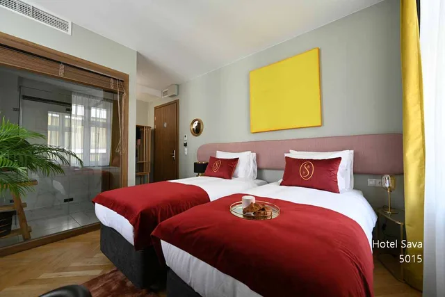 Classic, Twin Beds, City Side، Warsaw River View 1/2