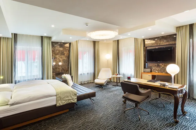 1 Bedroom, Senior, Suite, King Bed، HOTEL ST GOTTHARD 2/7