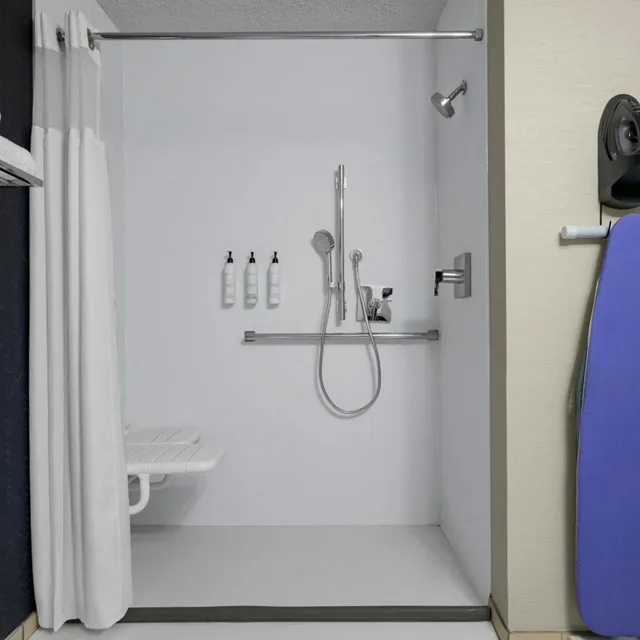 غرفة بسرير كينج بحوض استحمام لذوي الإعاقة، Fairfield Inn Boise 10/10