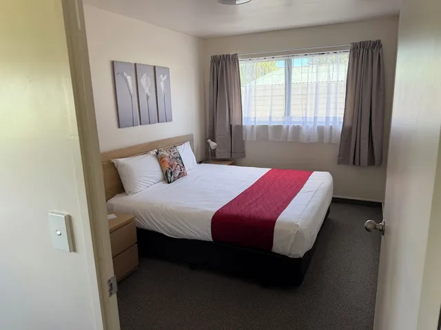 جناح بسريرين كينج بغرفتي نوم بمطبخ صغير، Coromandel Court Motel 4/4