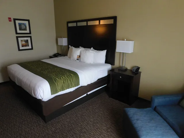 غرفة قياسية بسرير كينج، Comfort Inn Saint Clairsville, OH 3/5