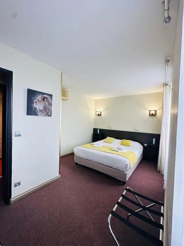 غرفة بسرير كوين، HOTEL LE LION D'OR 8/10