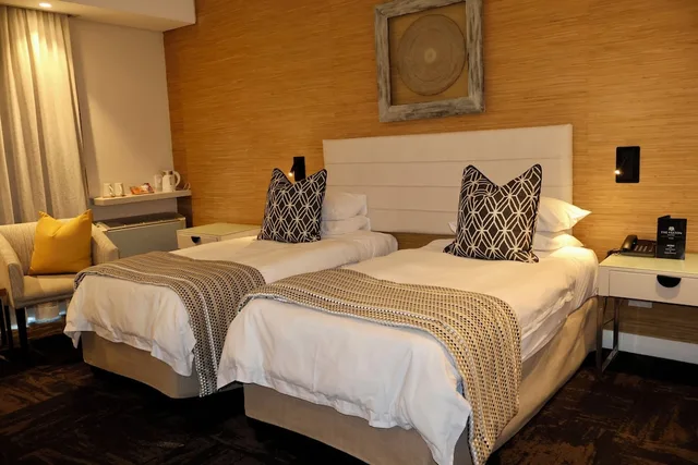 غرفة بسريرين منفصلين مع أريكة، The Paxton Hotel 2/5