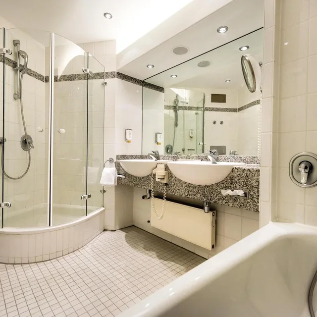 Plus, Suite, King Bed، Seminaris Sunday Hotel Leipzig West 5/9