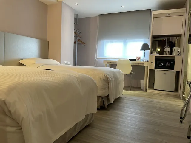 غرفة بزنس بسريرين منفصلين، Forward Hotel Taipei 1/4