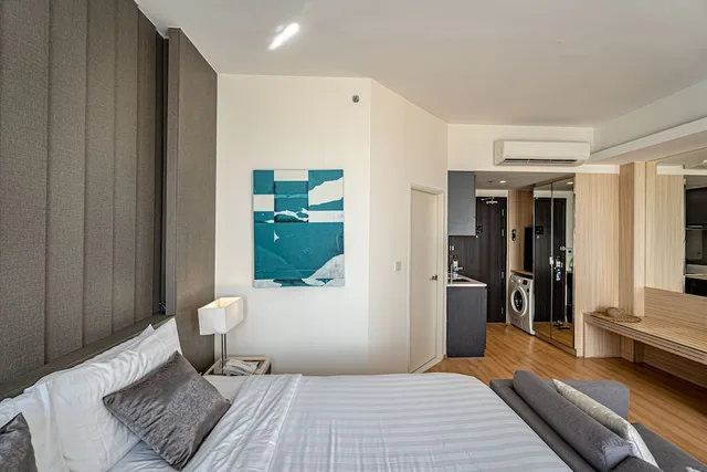 Deluxe, Double Bed, Pool View, Arden Hotel And Residence 1/10