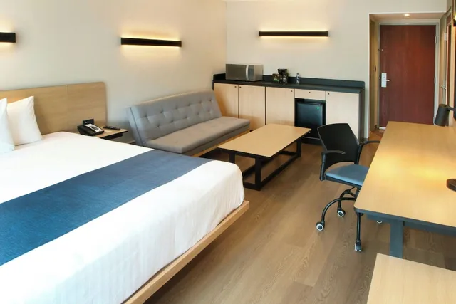 جناح بسرير كوين مع أريكة، City Express by Marriott Reynosa 1/3
