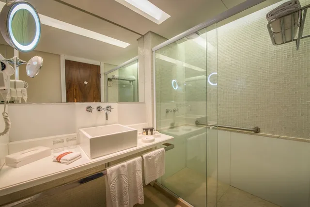 غرفة فاخرة بسرير كينج، Hotel Gran Marquise 4/4
