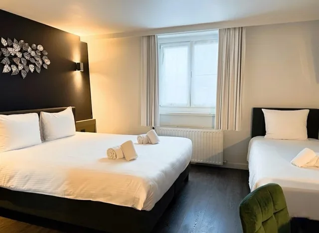 Room, Triple, 1 King and 1 Single Beds, Salons Cortina 1/3