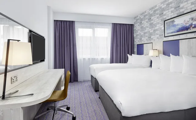 غرفة سوبيريور ثلاثية بسرير مزدوج وسرير فردي، Leonardo Hotel Swindon 2/2
