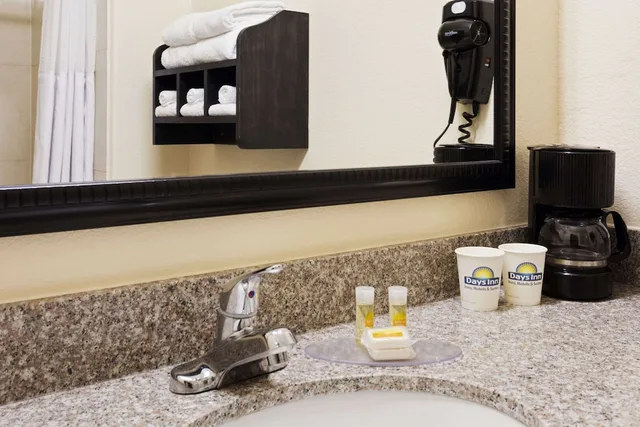 جناح استوديو ديلوكس بسريرين كوين، Days Inn & Suites By Wyndham Galveston West/Seawall 3/3