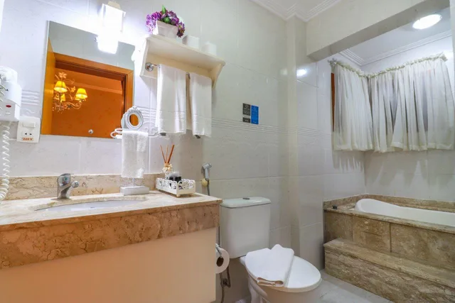 جناح، Hotel Bertoluci 8/8