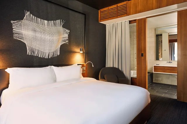 غرفة بريستيج فاخرة بسرير كينج، Le Germain Toronto Hotel 1/5