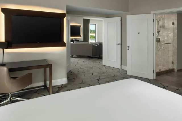1 Bedroom, Club, Suite, Corner, SHERATON LOS ANGELES SAN GABRIEL 2/3