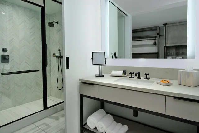Suite, Accessible, Canopy By Hilton Columbus Downtown Short North 2/2