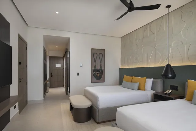 غرفة متصلة بسرير كينج بإطلالة جزئية على البحر، Zemi Miches Punta Cana All-Inclusive Resort, Curio by Hilton 1/6