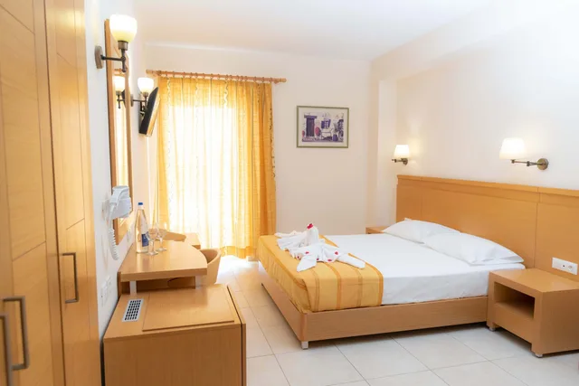 Standard, Double Bed, Lateral Side Sea View، Astir Beach 1/6