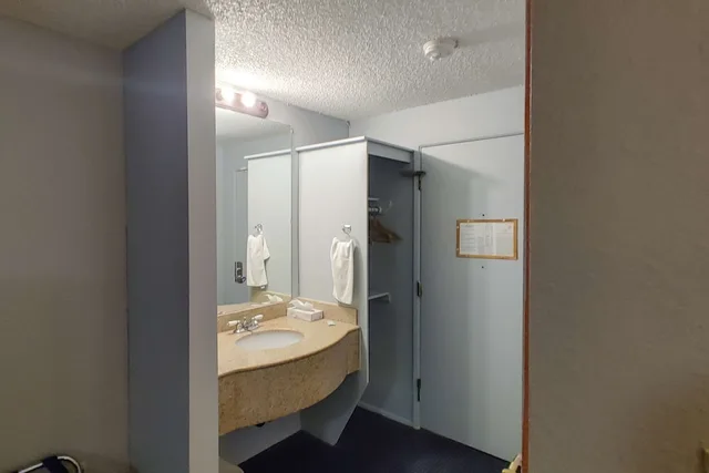 غرفة قياسية بسرير كوين، Rodeway Inn Seattle Airport 4/4
