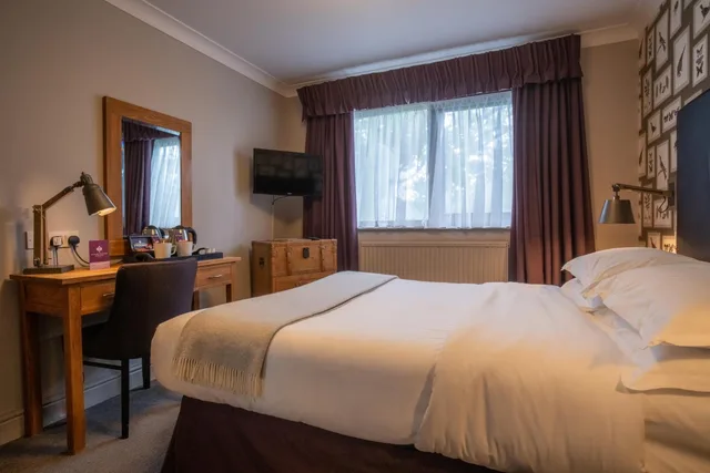 Classic, Double Bed, Stonehouse Court Hotel 1/3
