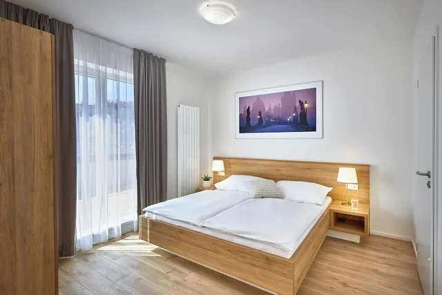 بنتهاوس حصري بسريرين كوين بإطلالة على المدينة بشرفة بغرفتي نوم مع أريكة، Downtown Suites Belohorska 3/10